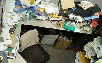 messy-office