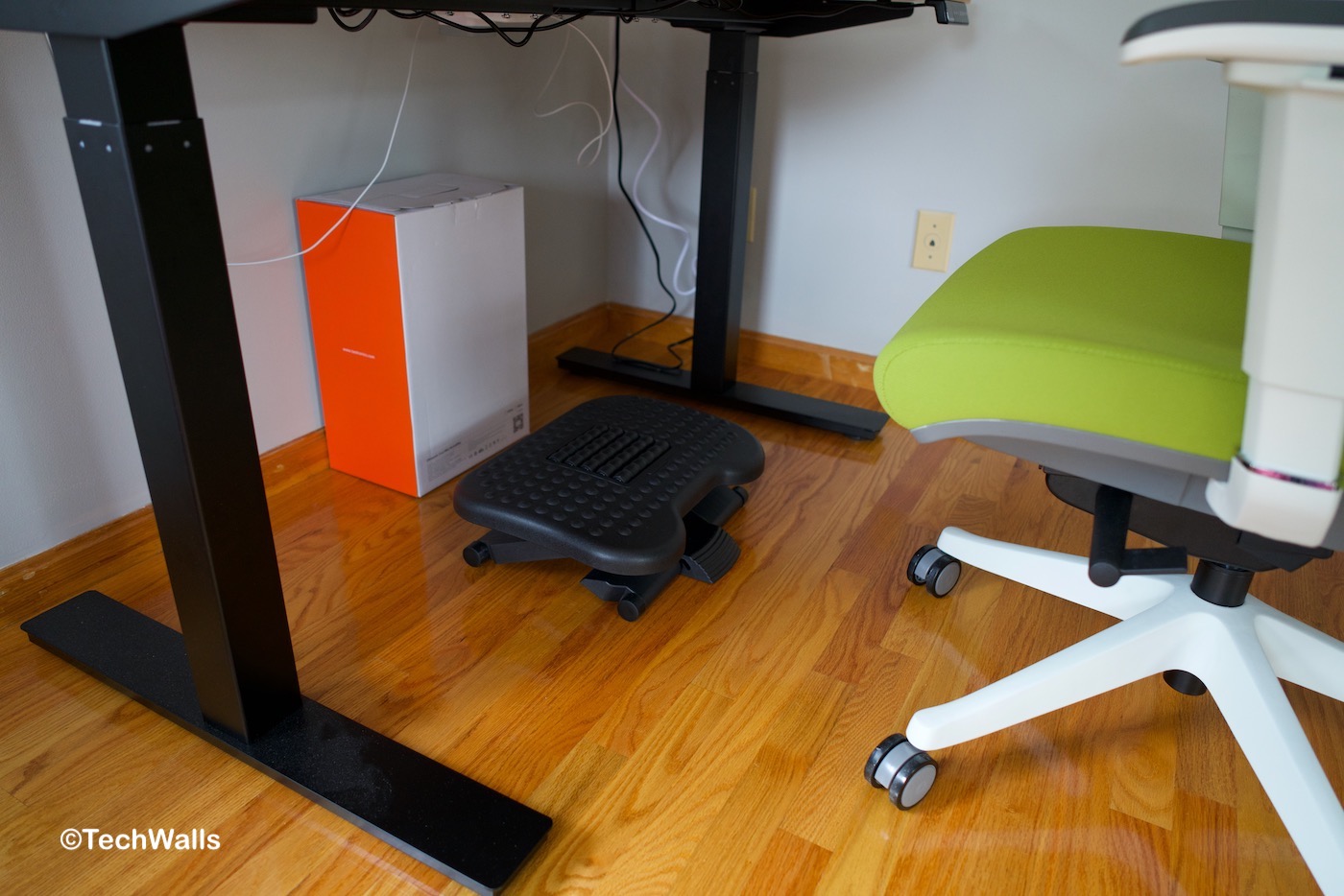 HUANUO Foot Rest Under Desk Adjustable Ergonomic Footrest for Under Desk at  W